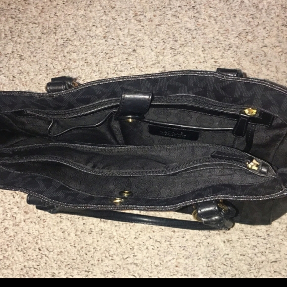 Authentic Michael Kors Purse - Picture 4 of 5